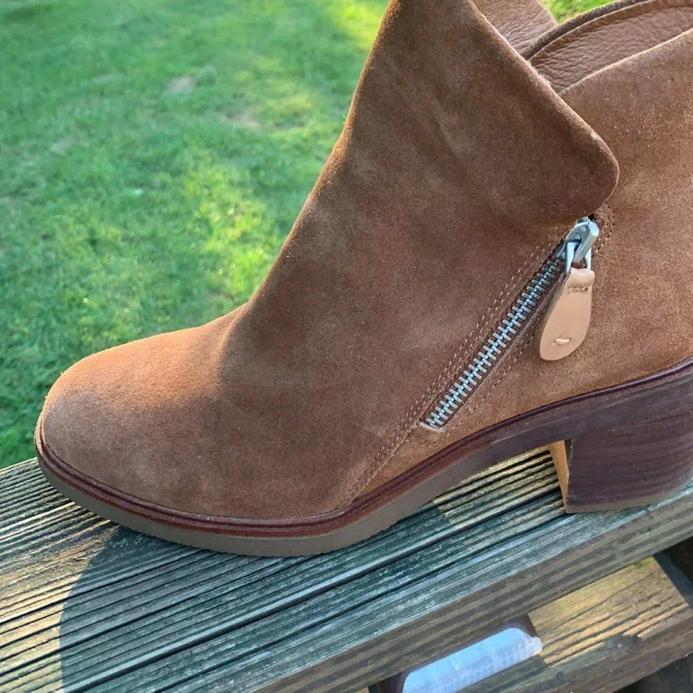 Gentle souls by Kenneth Cole women’s brown suede leather best zip booties. - Picture 2 of 7